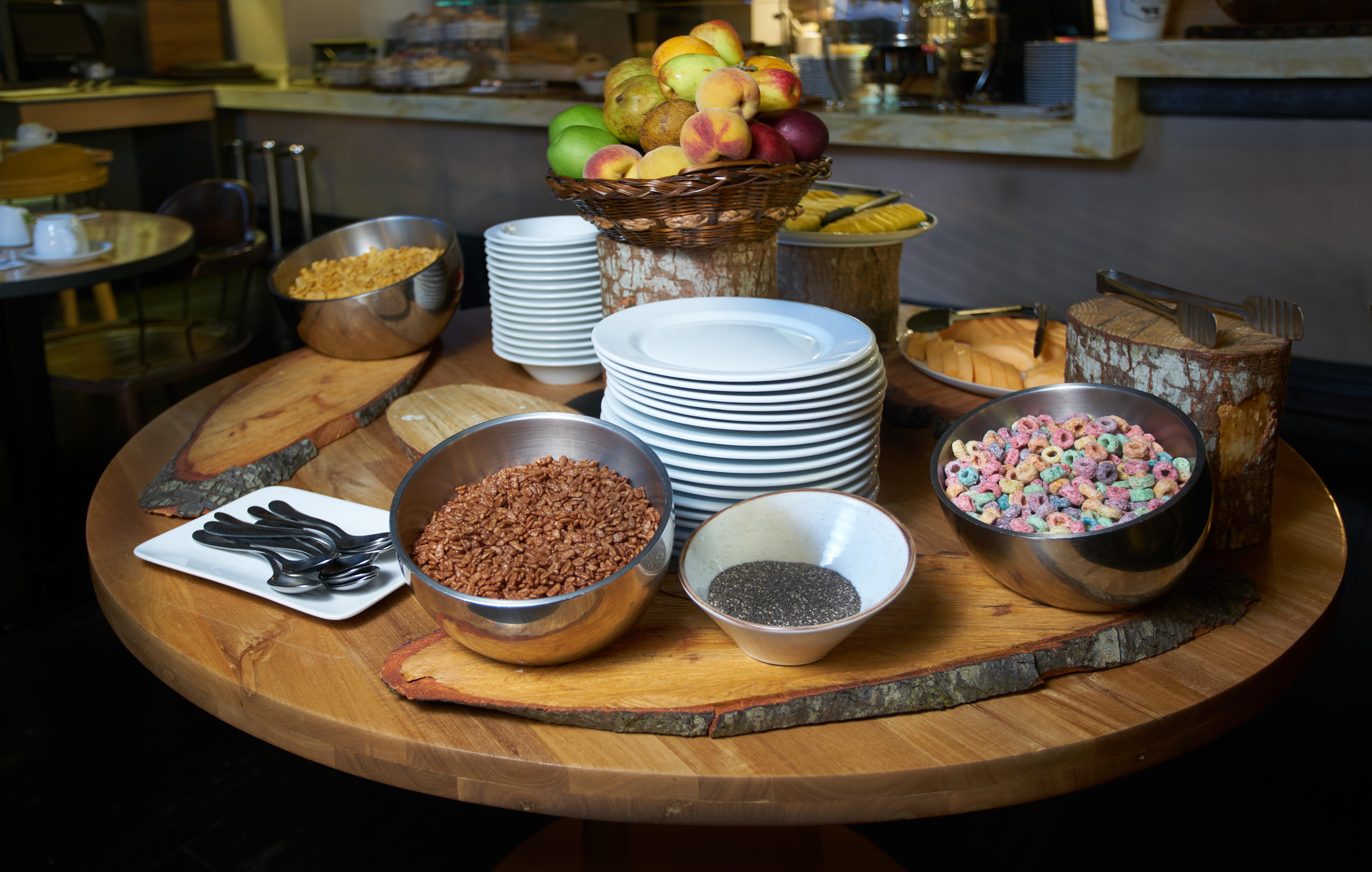 Hotel 100 Luxury Suites By Preferred Bogotá Exteriér fotografie A breakfast buffet at a hotel