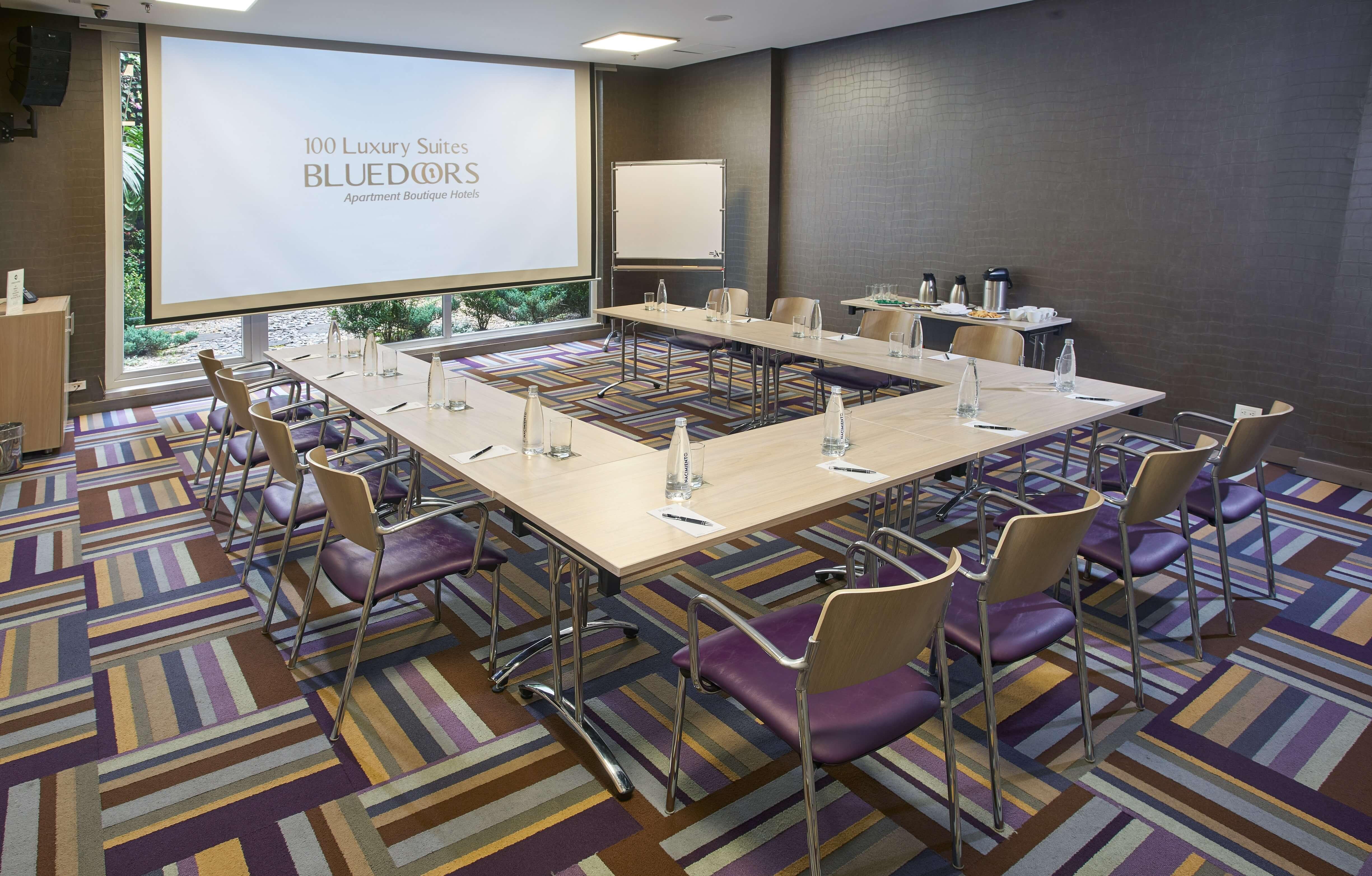 Hotel 100 Luxury Suites By Preferred Bogotá Exteriér fotografie Meeting room