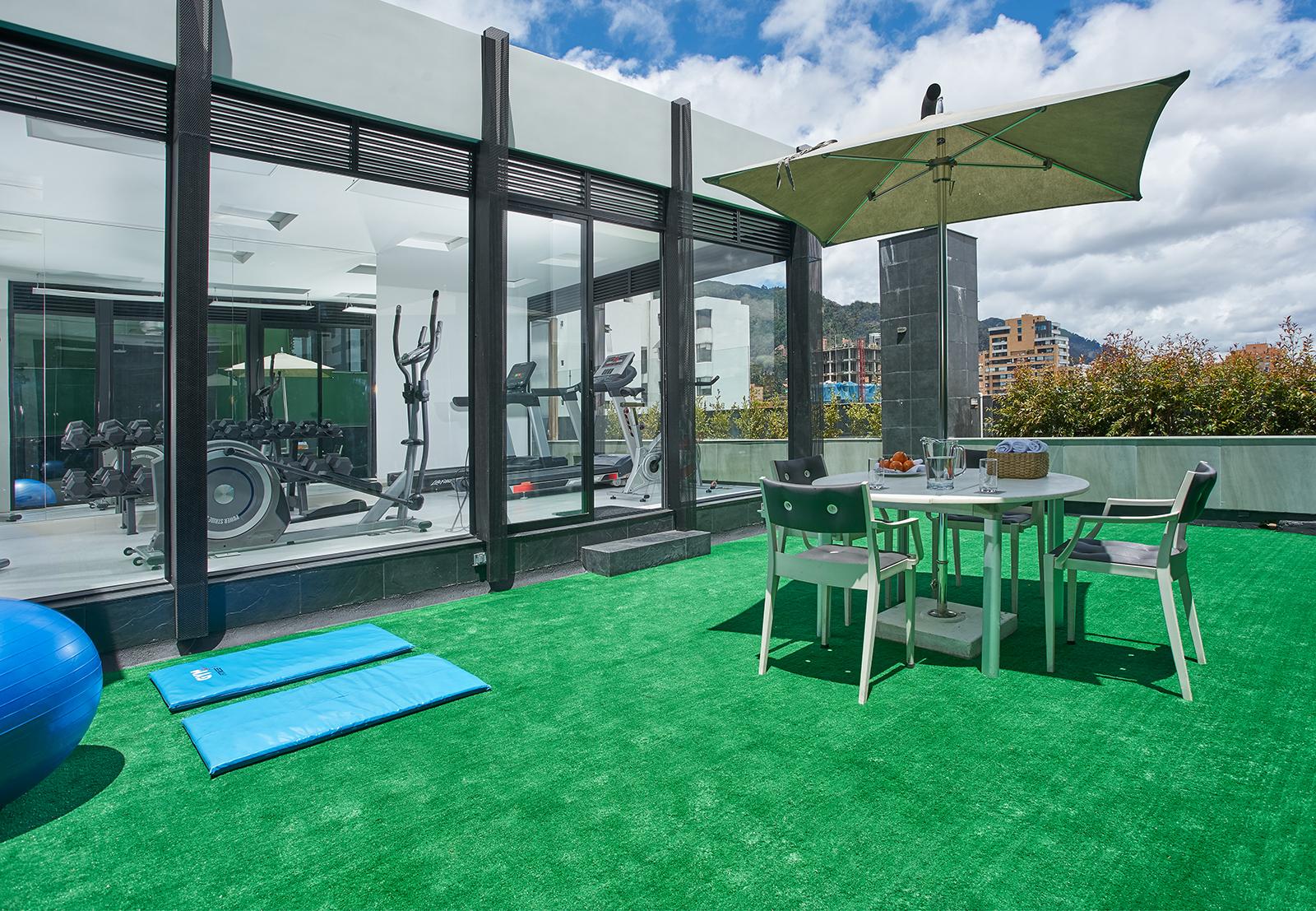 Hotel 100 Luxury Suites By Preferred Bogotá Exteriér fotografie Rooftop gym