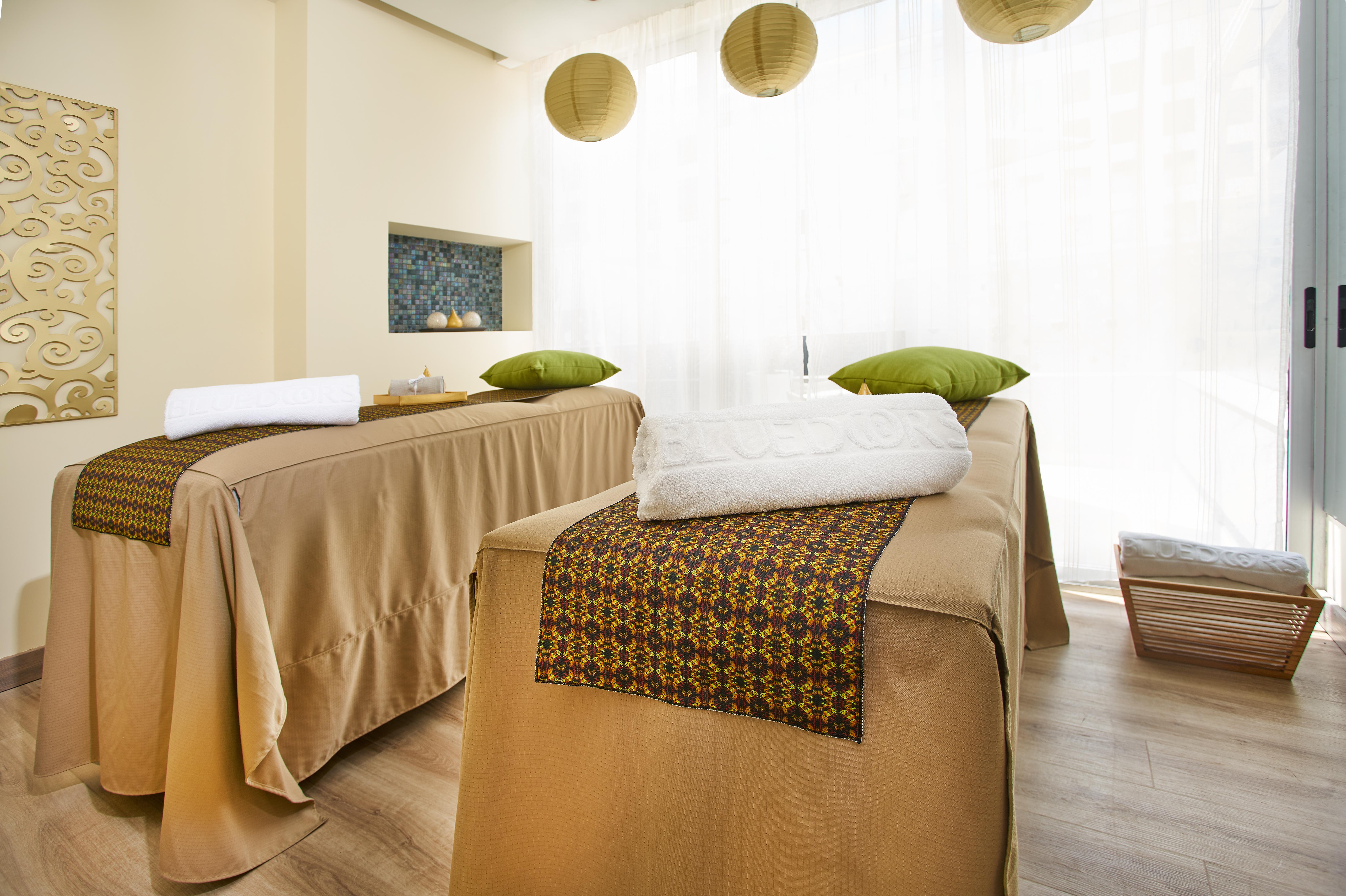 Hotel 100 Luxury Suites By Preferred Bogotá Exteriér fotografie Thai massage beds