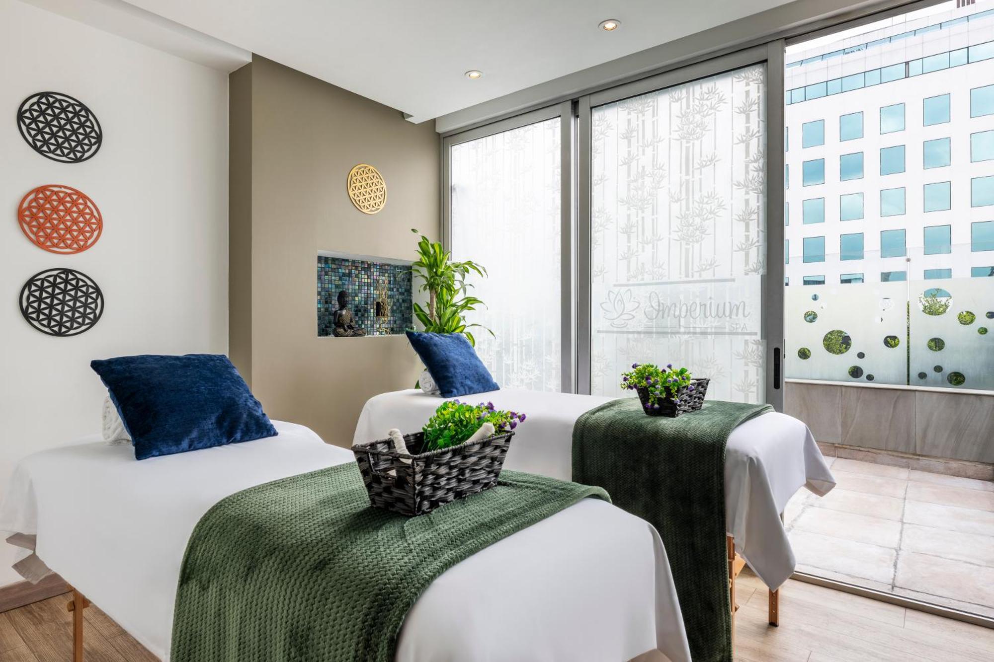 Hotel 100 Luxury Suites By Preferred Bogotá Exteriér fotografie The Spa at The Ivy Collection