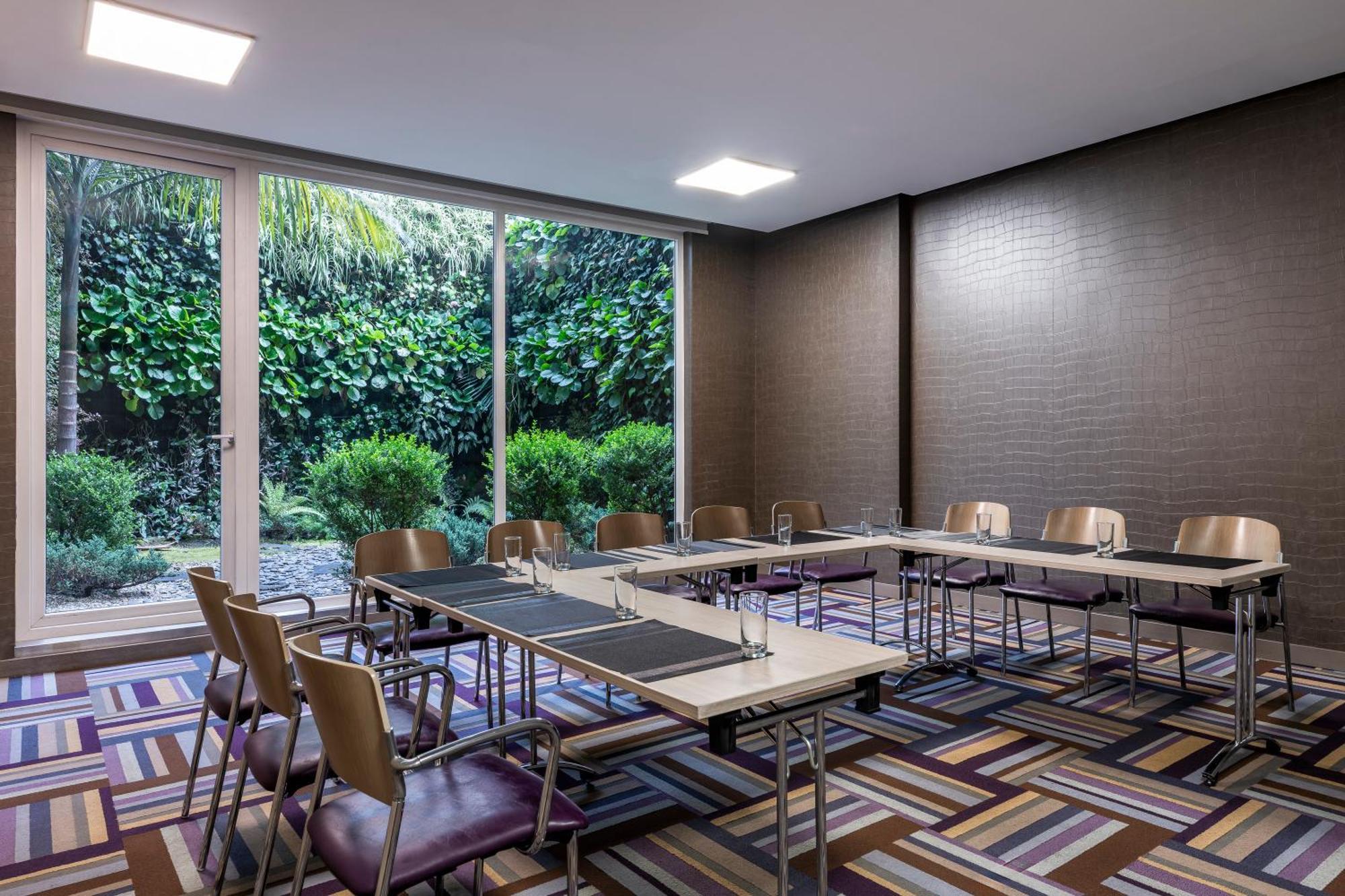 Hotel 100 Luxury Suites By Preferred Bogotá Exteriér fotografie Meeting room