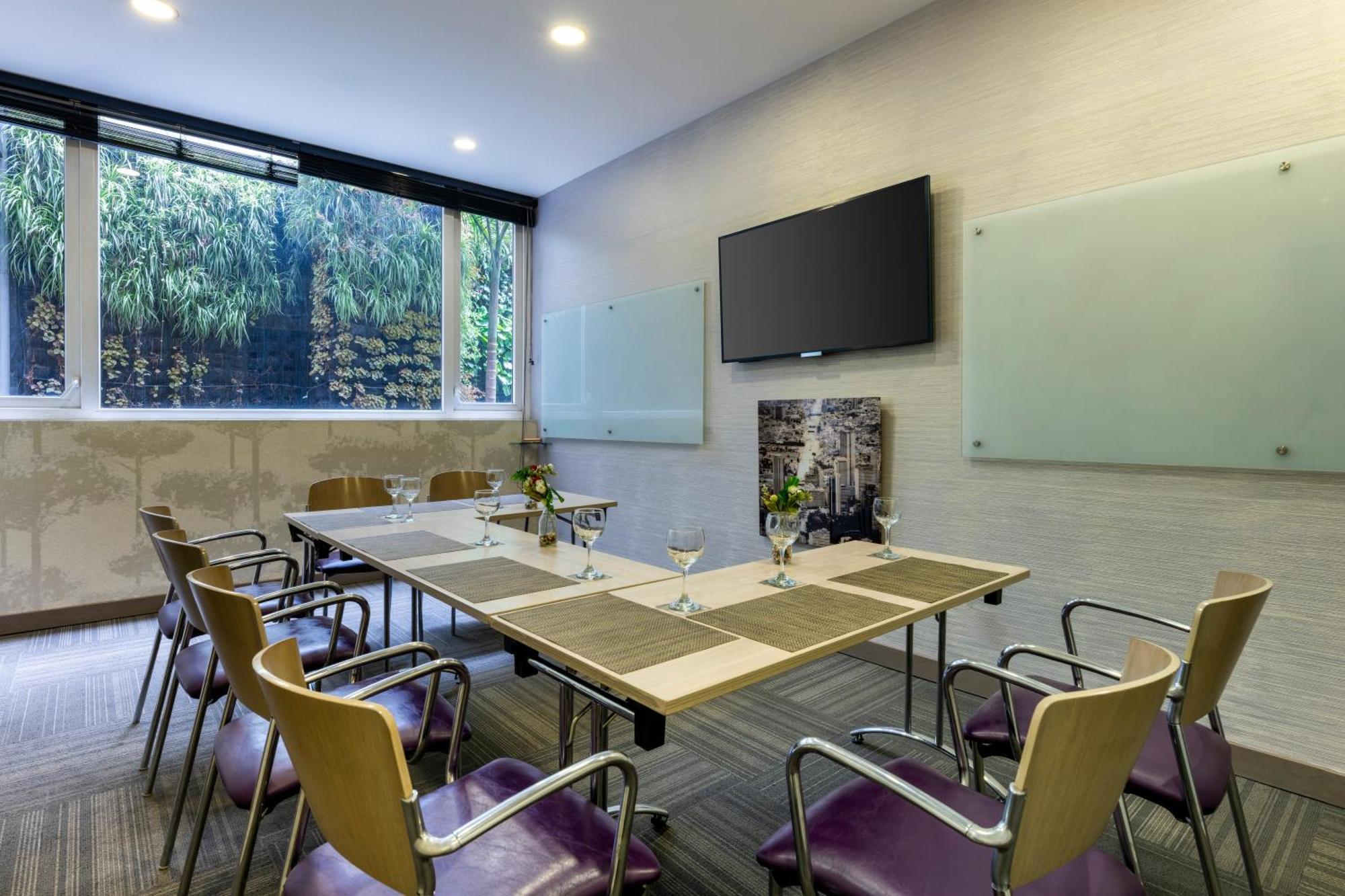 Hotel 100 Luxury Suites By Preferred Bogotá Exteriér fotografie Meeting room