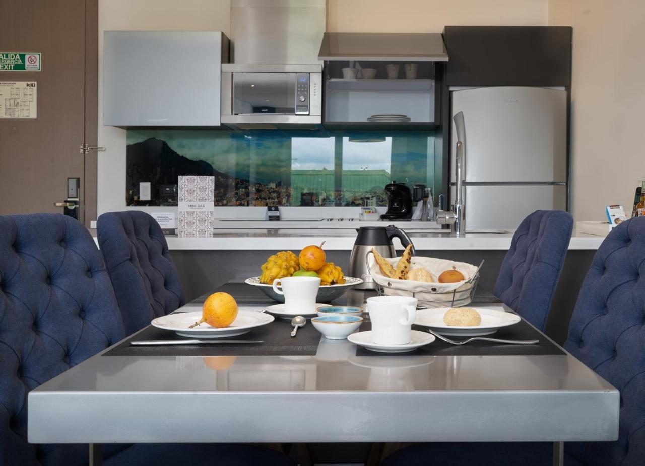 Hotel 100 Luxury Suites By Preferred Bogotá Exteriér fotografie A modern kitchen